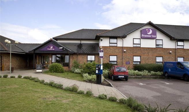 Premier Inn Hatfield Exterior