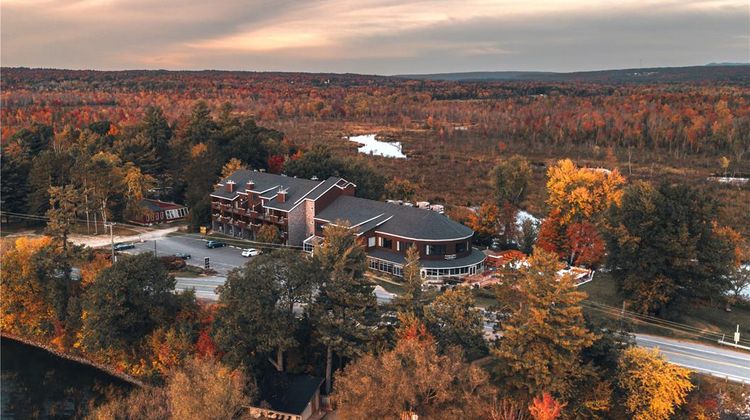 Hotel Lac-Brome Exterior