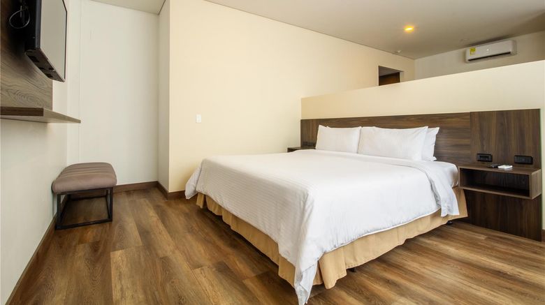<b>GHL Comfort Hotel San Diego Suite</b>. Images powered by <a href="https://iceportal.shijigroup.com/" title="IcePortal" target="_blank">IcePortal</a>.