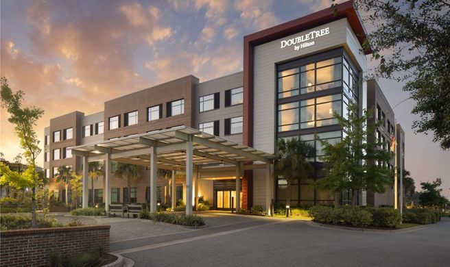 DoubleTree by Hilton Charleston Exterior