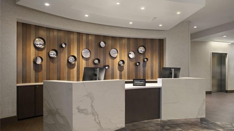 <b>DoubleTree by Hilton Charleston Lobby</b>. Images powered by <a href="https://iceportal.shijigroup.com/" title="IcePortal" target="_blank">IcePortal</a>.