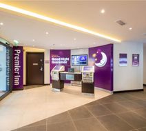 Premier Inn Lichfield City Centre Lobby