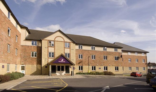 Premier Inn Slough Exterior