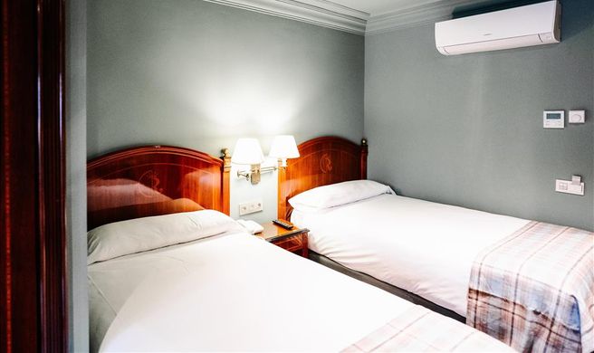 Hotel Rice Reyes Catolicos Room