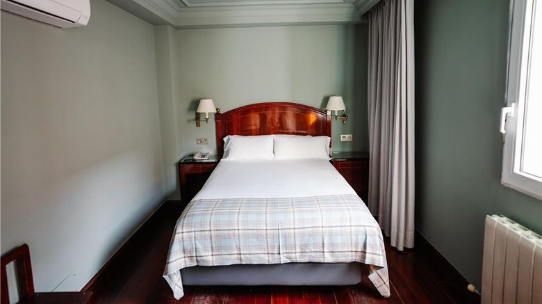 <b>Hotel Rice Reyes Catolicos Room</b>. Images powered by <a href="https://iceportal.shijigroup.com/" title="IcePortal" target="_blank">IcePortal</a>.