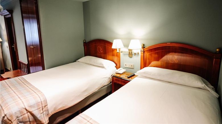 <b>Hotel Rice Reyes Catolicos Room</b>. Images powered by <a href="https://iceportal.shijigroup.com/" title="IcePortal" target="_blank">IcePortal</a>.