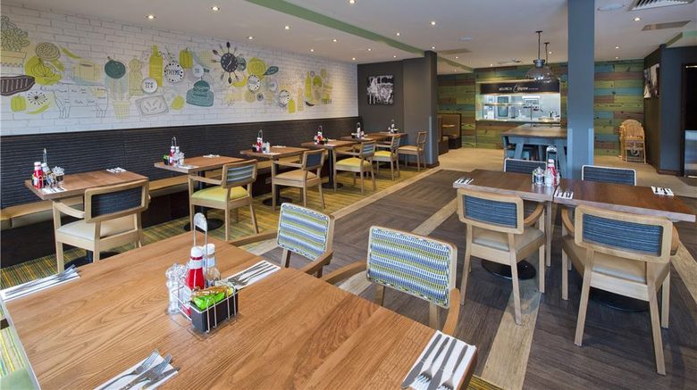 <b>Premier Inn Wadebridge Restaurant</b>. Images powered by <a href="https://iceportal.shijigroup.com/" title="IcePortal" target="_blank">IcePortal</a>.