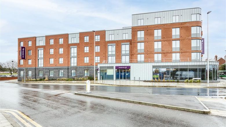 <b>Premier Inn Wokingham Town Centre Exterior</b>. Images powered by <a href="https://iceportal.shijigroup.com/" title="IcePortal" target="_blank">IcePortal</a>.