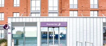 Premier Inn Wokingham Town Centre Exterior