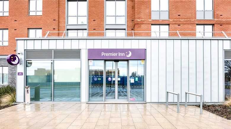<b>Premier Inn Wokingham Town Centre Exterior</b>. Images powered by <a href="https://iceportal.shijigroup.com/" title="IcePortal" target="_blank">IcePortal</a>.