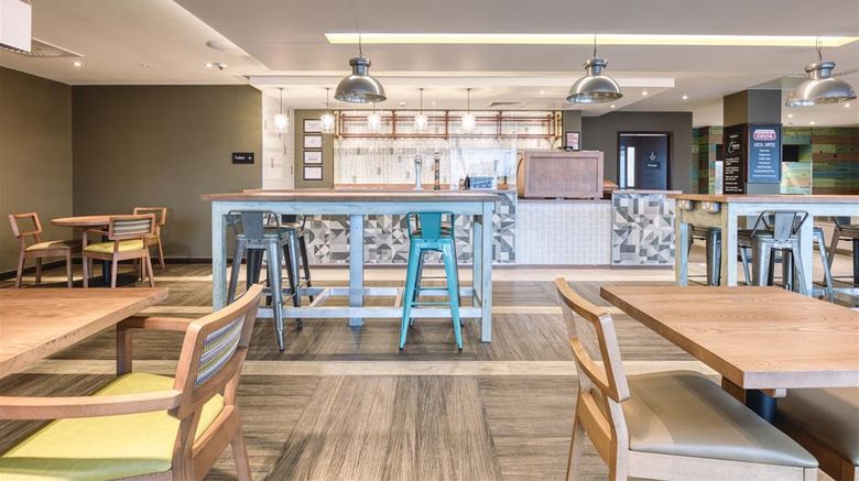 <b>Premier Inn Wokingham Town Centre Restaurant</b>. Images powered by <a href="https://iceportal.shijigroup.com/" title="IcePortal" target="_blank">IcePortal</a>.