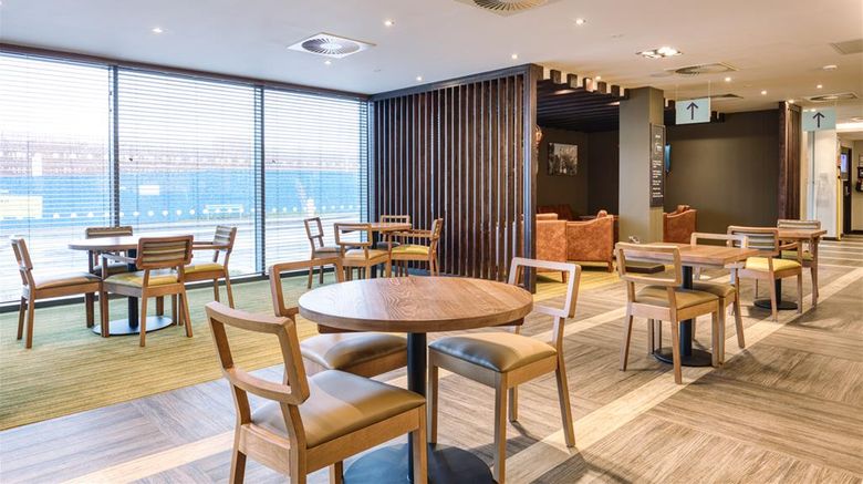 <b>Premier Inn Wokingham Town Centre Restaurant</b>. Images powered by <a href="https://iceportal.shijigroup.com/" title="IcePortal" target="_blank">IcePortal</a>.