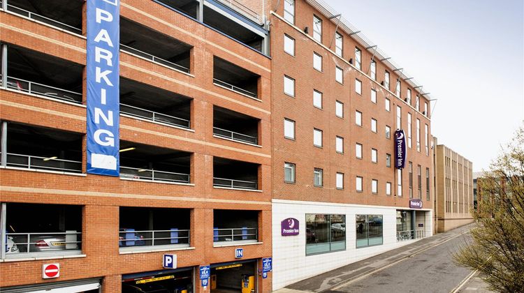 Premier Inn Luton Town Centre Exterior