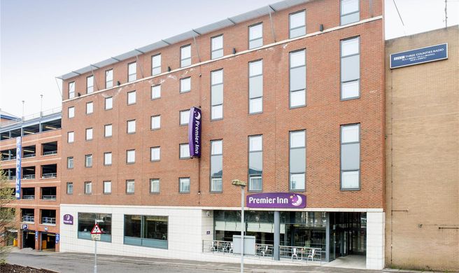 Premier Inn Luton Town Centre Exterior