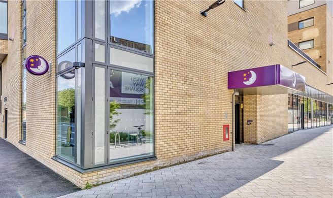Premier Inn Oxford Botley Exterior