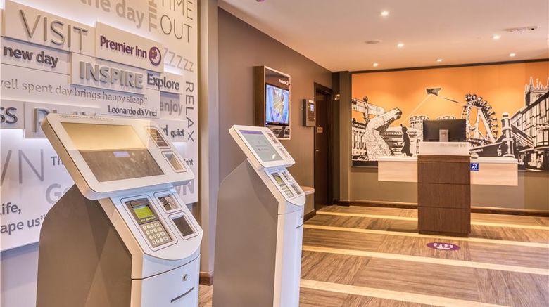 <b>Premier Inn Oxford Botley Lobby</b>. Images powered by <a href="https://iceportal.shijigroup.com/" title="IcePortal" target="_blank">IcePortal</a>.