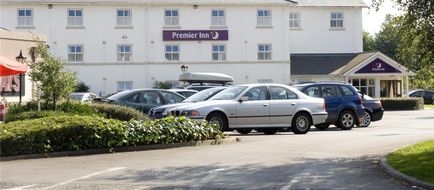 Premier Inn Cheltenham Central Exterior
