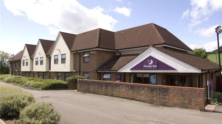 <b>Premier Inn Dunstable South (A5) Exterior</b>. Images powered by <a href="https://iceportal.shijigroup.com/" title="IcePortal" target="_blank">IcePortal</a>.