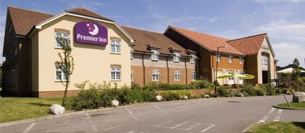 Premier Inn Petersfield Exterior