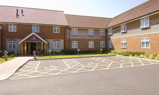 Premier Inn Petersfield Exterior