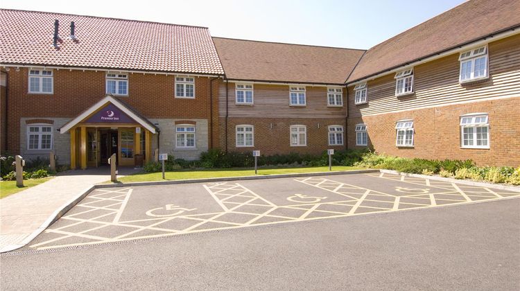Premier Inn Petersfield Exterior