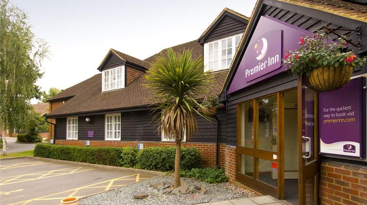 Premier Inn Woking West (A324) Exterior