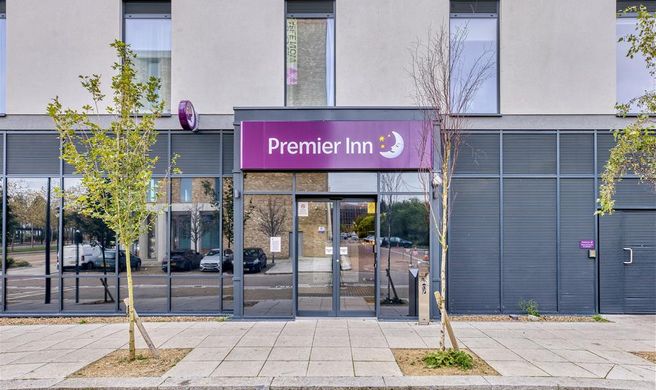 Premier Inn Central (Avebury Blvd) Exterior