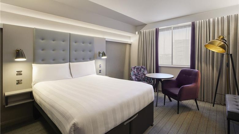 <b>Premier Inn Luton Airport Room</b>. Images powered by <a href="https://iceportal.shijigroup.com/" title="IcePortal" target="_blank">IcePortal</a>.