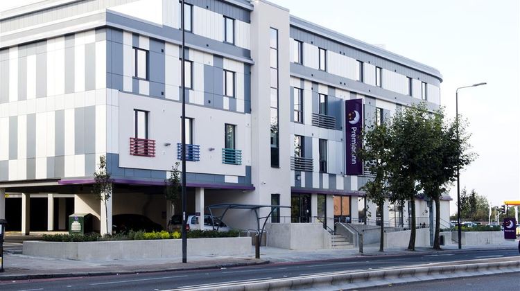 Premier Inn London Eltham Exterior
