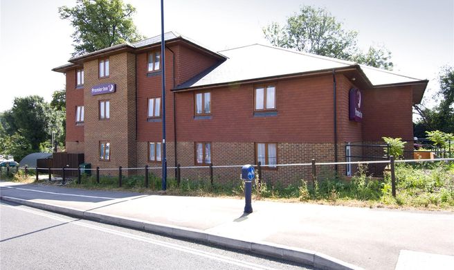 Premier Inn Portsmouth (Horndean) Exterior