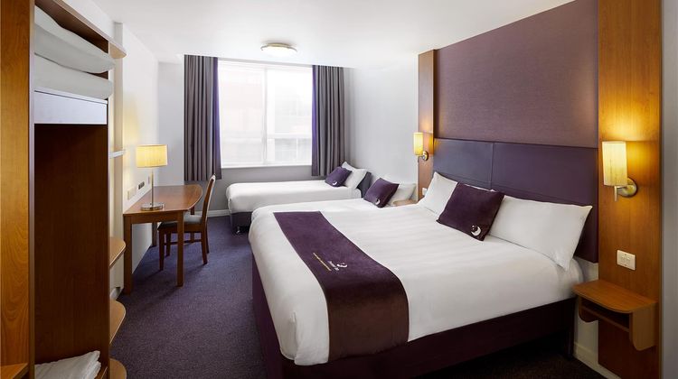 Premier Inn Manchester (Handforth) Room