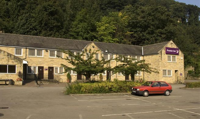 Premier Inn Halifax South (A629) Exterior