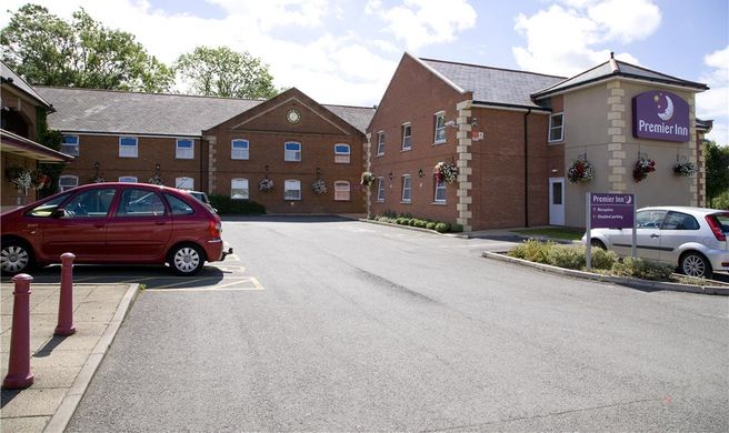 Premier Inn Kettering Exterior