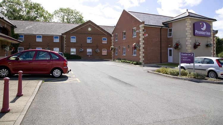 Premier Inn Kettering Exterior