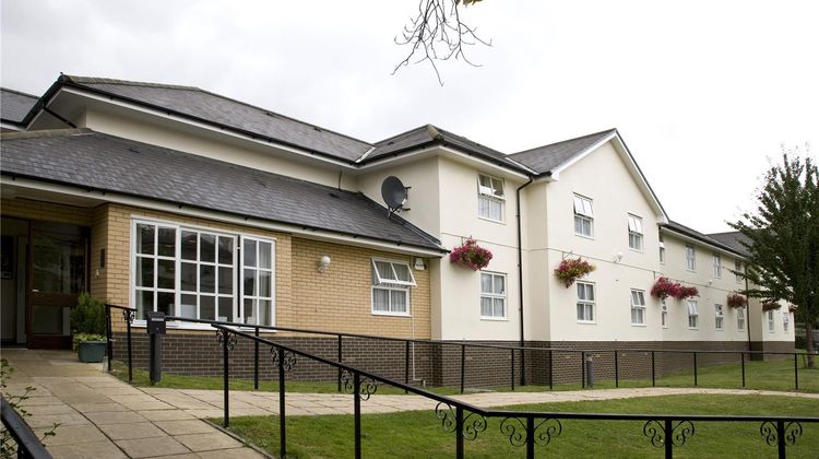 Premier Inn Epsom Central Exterior