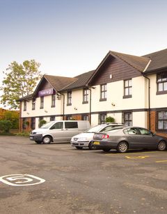 Premier Inn Oldham (Broadway)