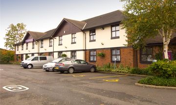 Premier Inn Oldham (Broadway)