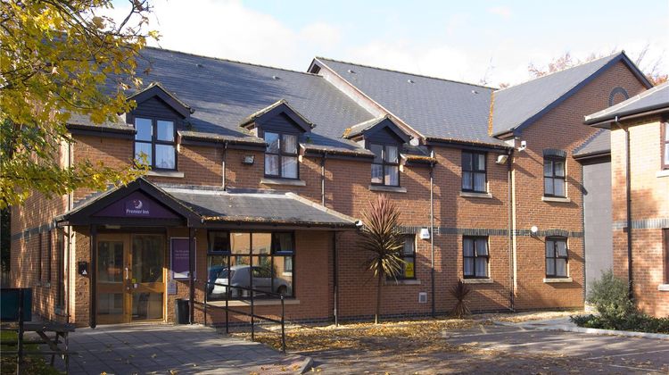 Premier Inn Gravesend Central Exterior