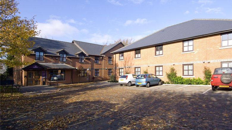 <b>Premier Inn Gravesend Central Exterior</b>. Images powered by <a href="https://iceportal.shijigroup.com/" title="IcePortal" target="_blank">IcePortal</a>.