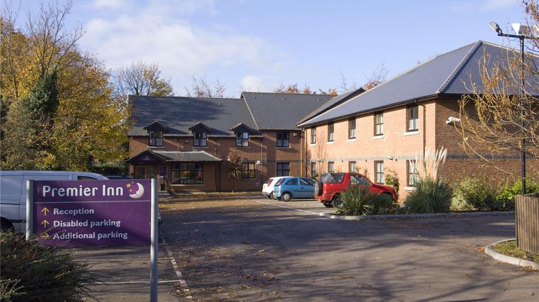 <b>Premier Inn Gravesend Central Exterior</b>. Images powered by <a href="https://iceportal.shijigroup.com/" title="IcePortal" target="_blank">IcePortal</a>.