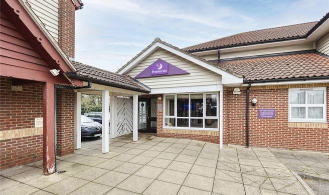 Premier Inn Braintree (A120) Exterior