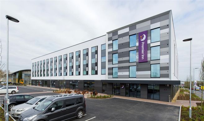 Premier Inn Slough West Exterior