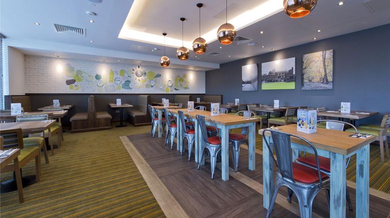 <b>Premier Inn Slough West Restaurant</b>. Images powered by <a href="https://iceportal.shijigroup.com/" title="IcePortal" target="_blank">IcePortal</a>.