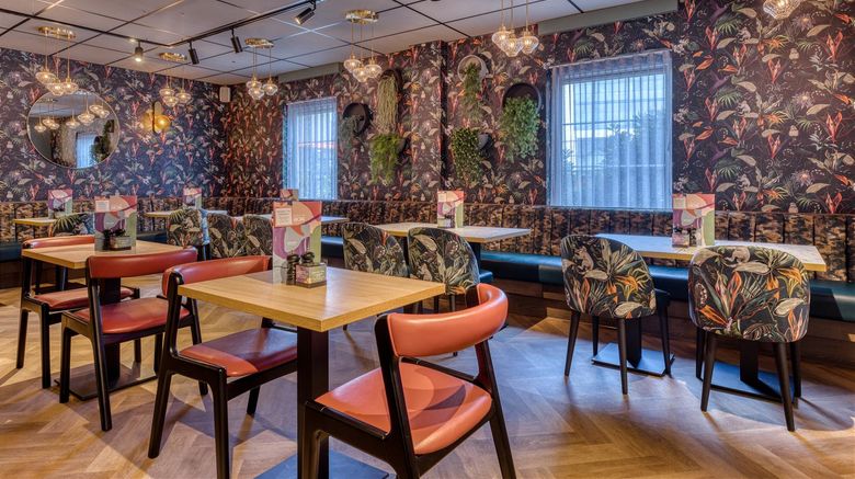 <b>Premier Inn Manchester Trafford Centre W Restaurant</b>. Images powered by <a href="https://iceportal.shijigroup.com/" title="IcePortal" target="_blank">IcePortal</a>.
