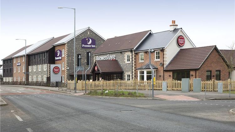 Premier Inn Glastonbury Exterior