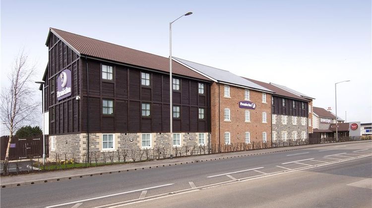 Premier Inn Glastonbury Exterior