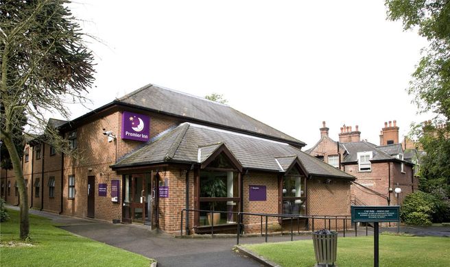 Premier Inn London Croydon South (A212) Exterior