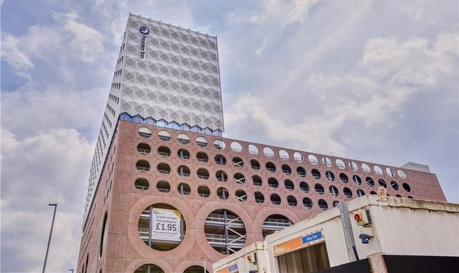 Premier Inn Manchester - Princess Street Exterior