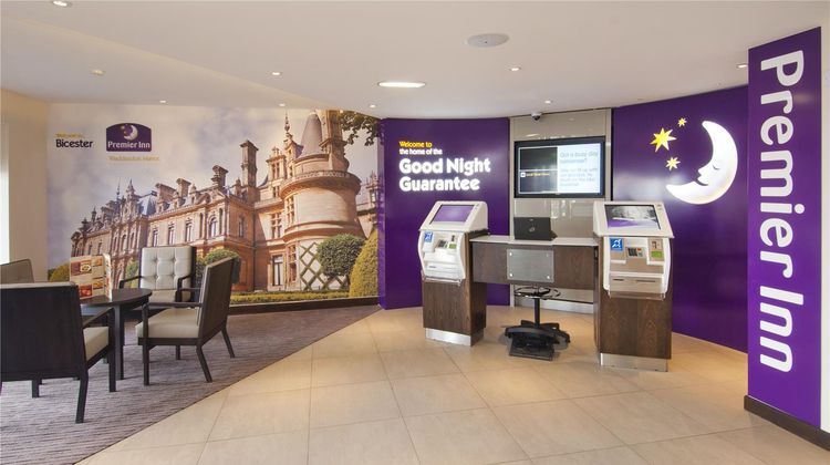 Premier Inn Bicester Lobby