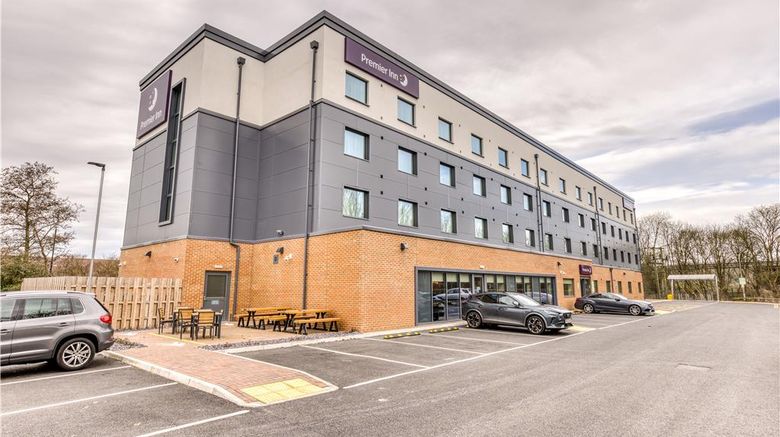 <b>Premier Inn Abingdon Exterior</b>. Images powered by <a href="https://iceportal.shijigroup.com/" title="IcePortal" target="_blank">IcePortal</a>.